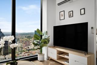 Home in the Sky 2BR Apt with City and River View - 9