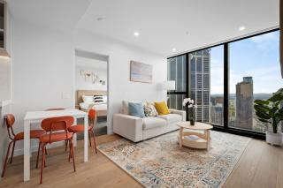 Home in the Sky 2BR Apt with City and River View - 3