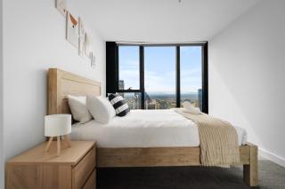 Home in the Sky 2BR Apt with City and River View - 2