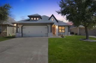 Relaxing College Station Retreat with Hot Tub home - 0