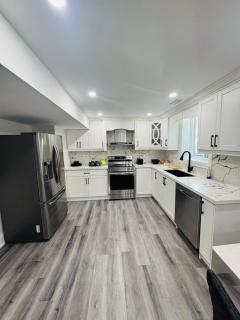 Hearth & Home Spacious Suite - 0