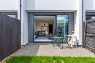 Budget-Friendly 2 BR Home, Walk to City & Stadium - 5