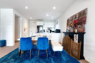 Riverside Retreat by Waters Edge - 2