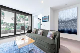 Riverside Retreat by Waters Edge - 1