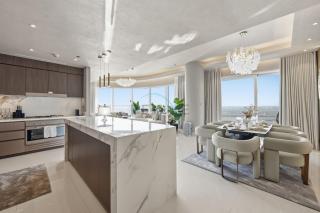 Balcony with Majestic Sea and Palm View with Assistant Room, Private Beach Access, Minutes from Marina and Palm Jumeirah Destinations, Emaar Beachfront by Deluxe Holiday Homes - 0