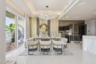 Balcony with Majestic Sea and Palm View with Assistant Room, Private Beach Access, Minutes from Marina and Palm Jumeirah Destinations, Emaar Beachfront by Deluxe Holiday Homes - 8