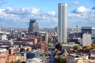 Luxury Penthouse with 3 Bedrooms, Pool Table and Parking in the City - 3