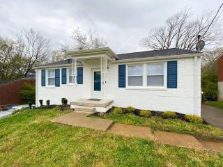 New Listing The Playhouse with Spa Games & More - 2