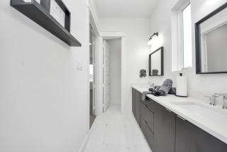 The Margarita House - Modern 3BR Near Downtown - 1