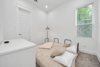 The Margarita House - Modern 3BR Near Downtown - 4