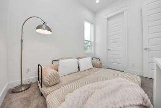 The Margarita House - Modern 3BR Near Downtown - 9