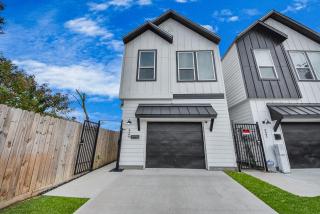 The Margarita House - Modern 3BR Near Downtown - 4