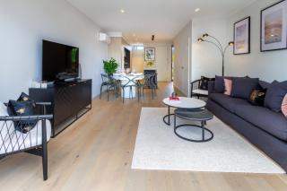 The Ultimate Central City Stay with Garage - 0