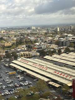 1 Bedroom Apartment in CBD with skyline view - 4