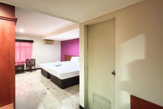 Hotel Pasar Besar RedPartner near Tugu Pahlawan - 6