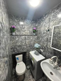 Charming 2-Bed Apartment near City Center - 1