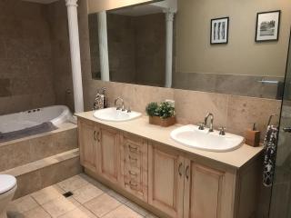 NORTH ADELAIDE 4 BED -1km to ADELAIDE OVAL - 8