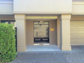 NORTH ADELAIDE 4 BED -1km to ADELAIDE OVAL - 1