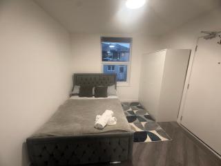 Modern Studio - Centre Maidstone - 1