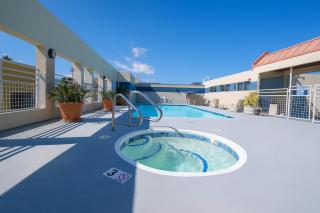 The Heart Of Hollywood Hills - 1