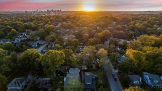 East Nashville Retreat w Fireplace Backyard Firepit Outdoor Dining Minutes from Downtown Music Food Nightlife Chapel House by AvantStay - 6