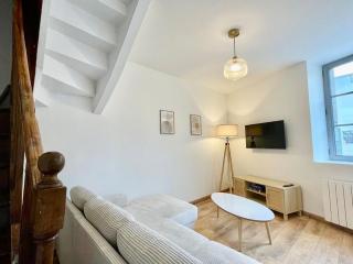 Petite Maison de ville face au château et du canal - 0