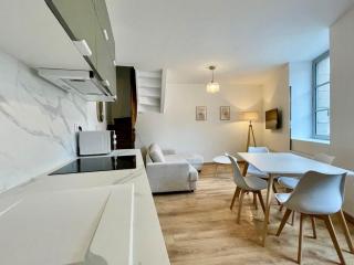 Petite Maison de ville face au château et du canal - 1