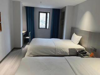 7 Days Inn Guiyang Qianlingshan Park Beijing Road Metro Station - 1