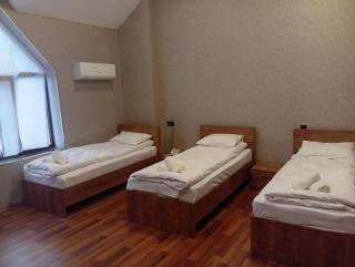 Malibu Pub Hostel - 1