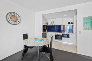 Circle on Cavill - Hosted by Coastal Letting Co. - 5