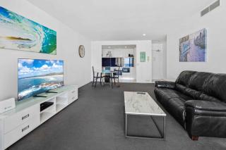 Circle on Cavill - Hosted by Coastal Letting Co. - 7