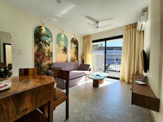 Tropical 1BHK Modern Apartment with Pool, Balcony - 5 Minutes to Candolim Beach - 0