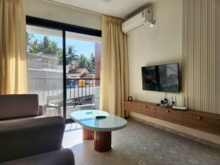 Tropical 1BHK Modern Apartment with Pool, Balcony - 5 Minutes to Candolim Beach - 2