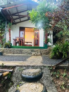 Ella Hide Forest Cottage - 0