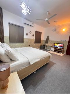 غرف فندقية راقية في شارع الموج - موقع مميز وخدمة فندقية - 4