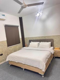 غرف فندقية راقية في شارع الموج - موقع مميز وخدمة فندقية - 2