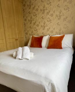 Spacious House Parking Pool Table - 3