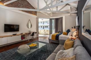 Blue Beach Studio close to sea in Sea Point 45BW - 0