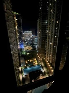 Cebu IT Park Stay Cozy Condo with Netflix, WiFi & Pool View - 0