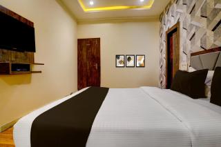 Super Collection O Shri Sai Baba Temple Formerly Hotel Maitreya - 4