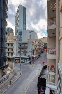 Spacious Paceville Getaway near Beach & Schools by 360 Estates - 8