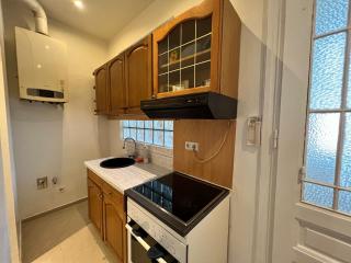 Comfortable & Amazing 2BR Apt with Local Flair - 7