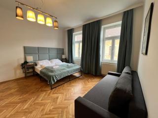 Comfortable & Amazing 2BR Apt with Local Flair - 6