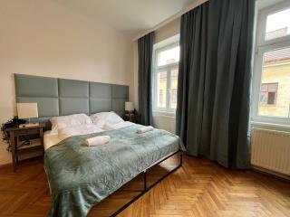 Comfortable & Amazing 2BR Apt with Local Flair - 5