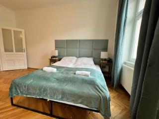 Comfortable & Amazing 2BR Apt with Local Flair - 2