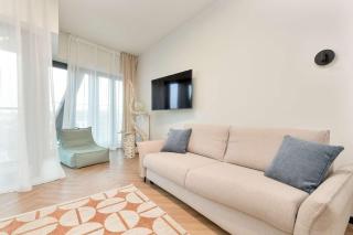 Nowoczesne Studio dla Dwojga, Balkon z Widokiem na Marinę by Noclegi Renters - 0