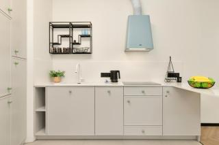 Nowoczesne Studio dla Dwojga, Balkon z Widokiem na Marinę by Noclegi Renters - 7