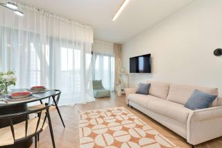 Nowoczesne Studio dla Dwojga, Balkon z Widokiem na Marinę by Noclegi Renters - 5