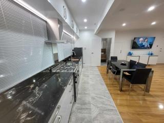 Luxury Private Ensuite Retreat with Pool, Tennis & Alfresco - 3