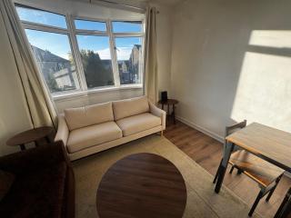 4BR Home near Airport & City Centre Free Parking - 1